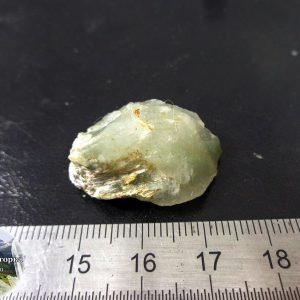 Кристалл кварца с включениями тремолита и хризотил асбеста